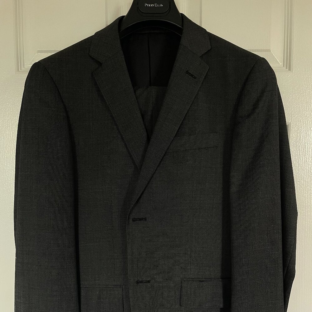 PERRY ELLIS  - MEN's CHARCOAL GREY SUIT - MODERN SLIM FIT (38S, PANTS 32S)